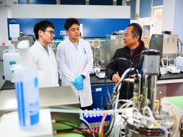 20吨发酵罐“拯救”3000头鲨鱼, 生物制造注入“中国芯”