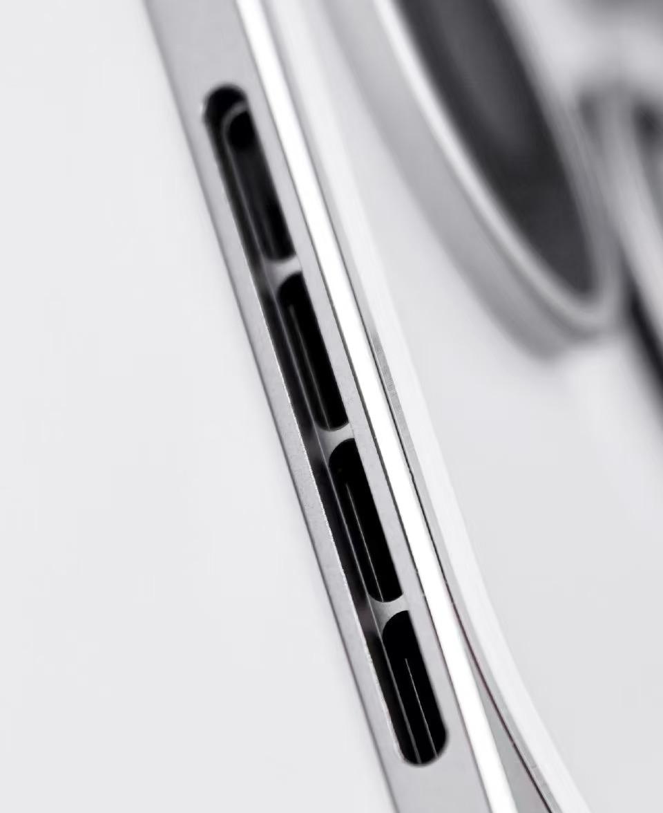 荣耀WIN有点狂啊，大电池，内置散热风道，有点专业那味儿了！虽然这个模子有点