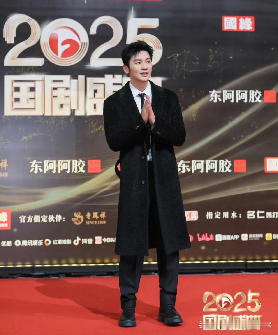 果然姜还是老的辣，我问我妈，李晨46岁了还不结婚，是不是有什么难言之隐？我妈说