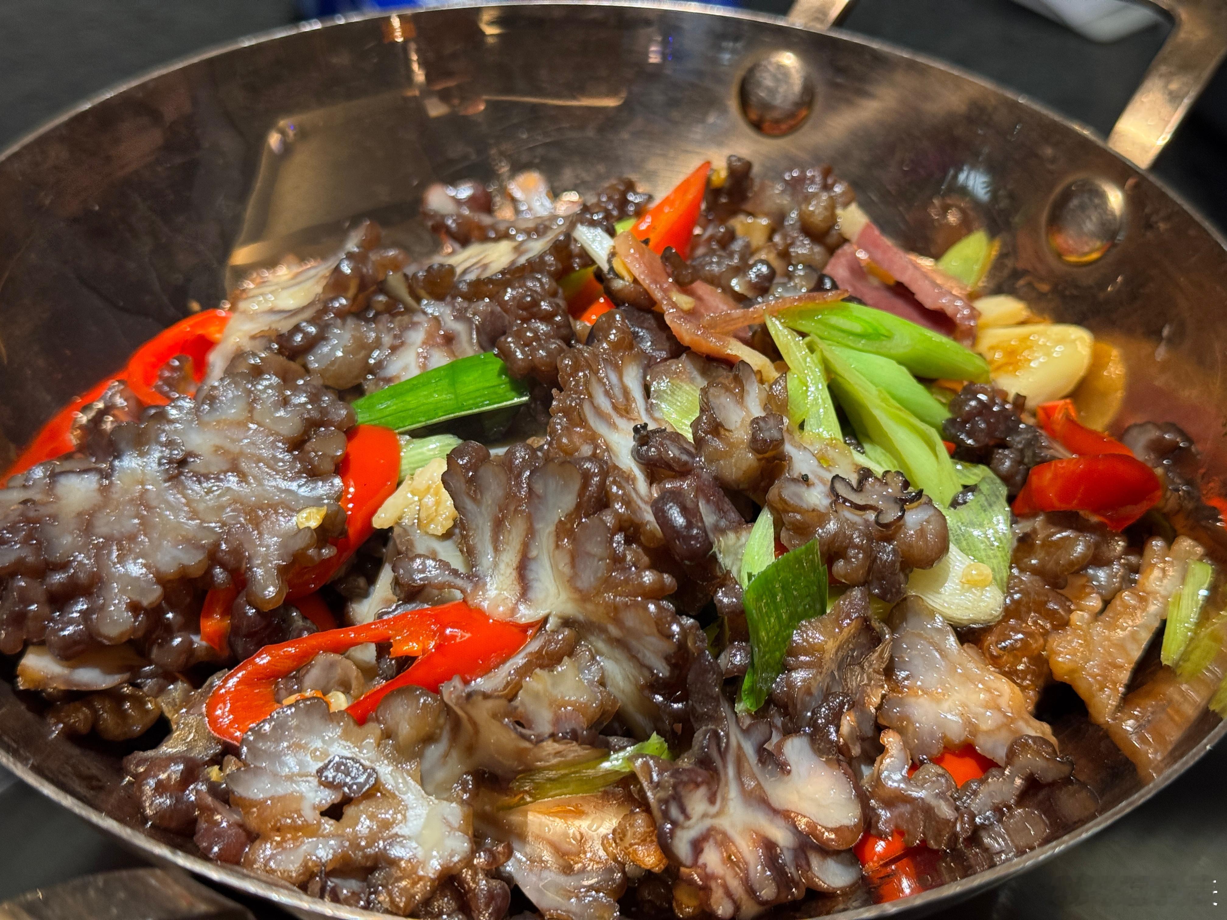 打破我对云南菜的认知了，味道还可以，挺辣的但符合我的口味图一是特色核桃菇，其实我