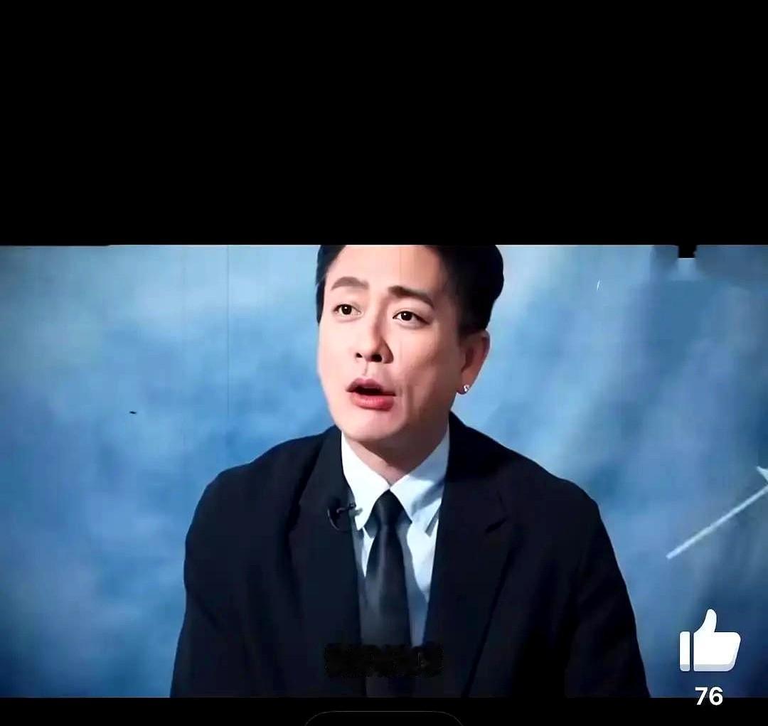 马来西亚活动现场，李乘德笑着伸出手，一把抱住了黄宗泽。　　这一抱彻底翻篇了那场