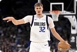 随着弗拉格轰出22分5篮板8助攻，现役控球前锋排名变成:5、弗拉格，18岁状