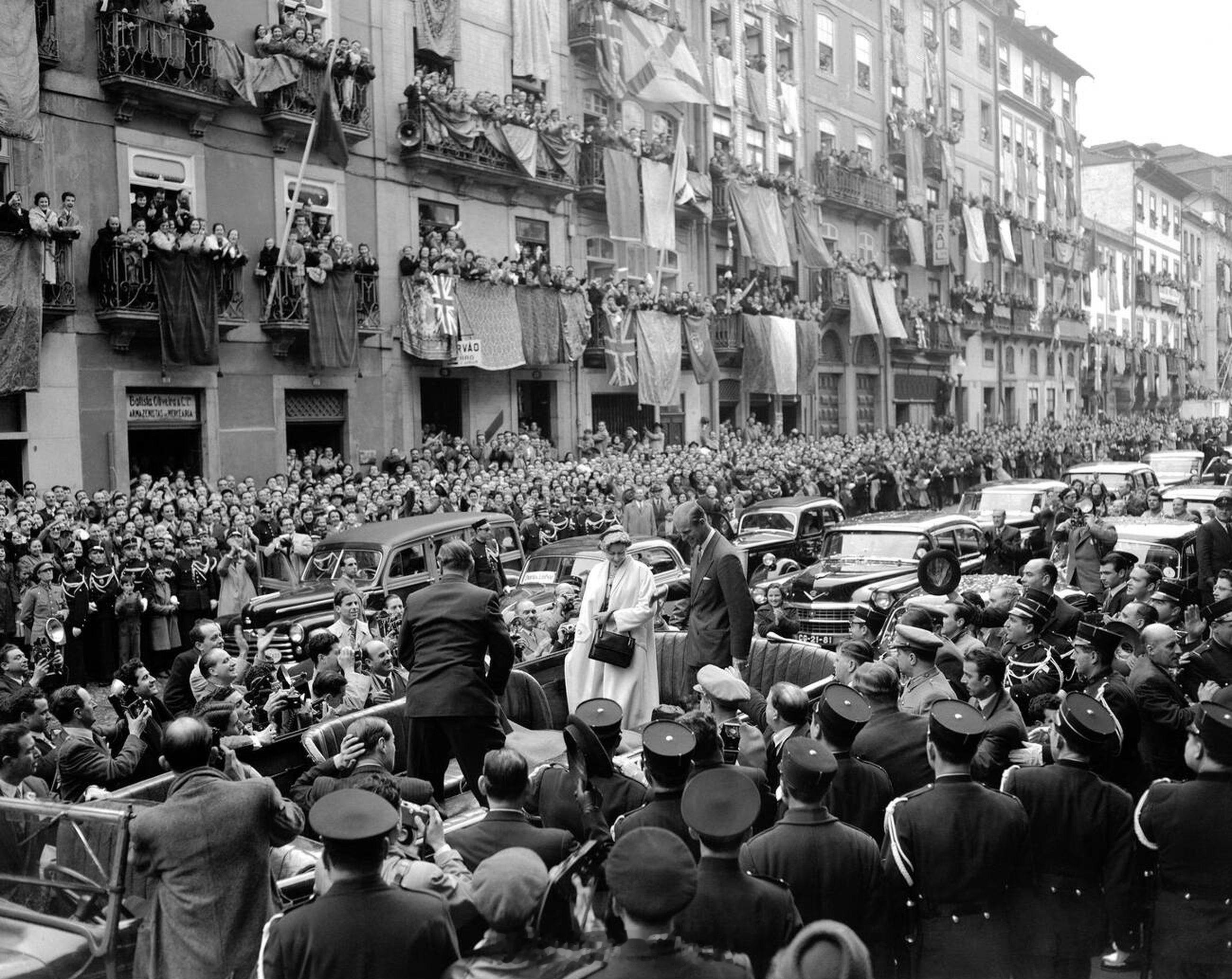 英国王室1957年2月21日，伊丽莎白二世女王和爱丁堡公爵菲利普亲王