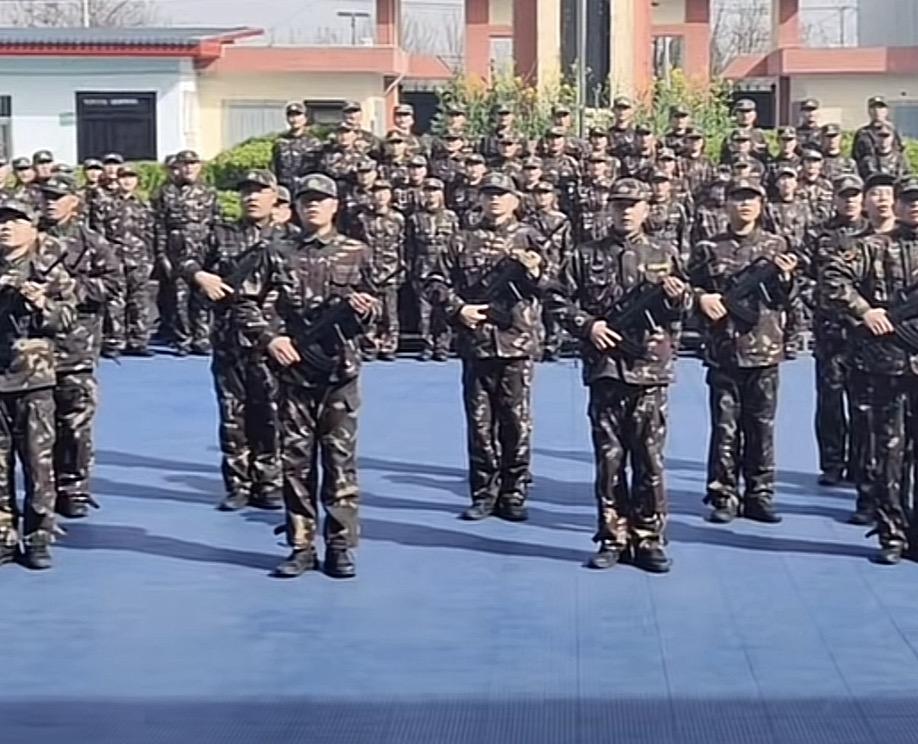 女大学生谈了个男朋友，竟然被家人给骗进了戒网瘾学校，电影都不敢这么演！素伶（化