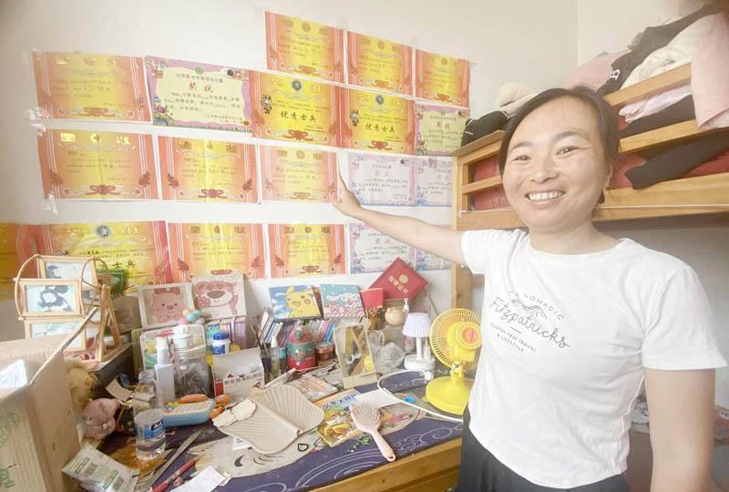 2021年，河南朱大哥在修拖拉机时不幸被砸身亡，谁知，他的妻子不堪重负，狠心抛下