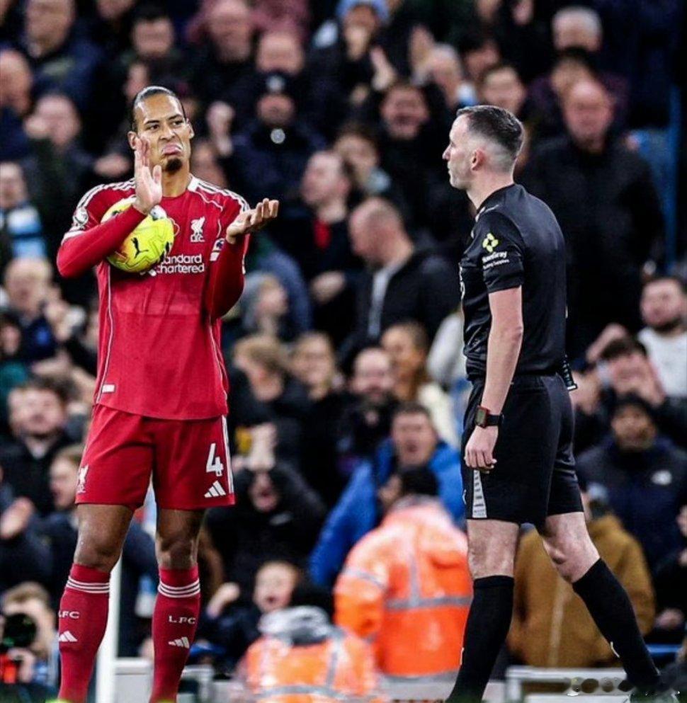 英超第11轮，利物浦客场0比3不敌曼城。赛后，利物浦后卫范戴克在接受媒体采访时，