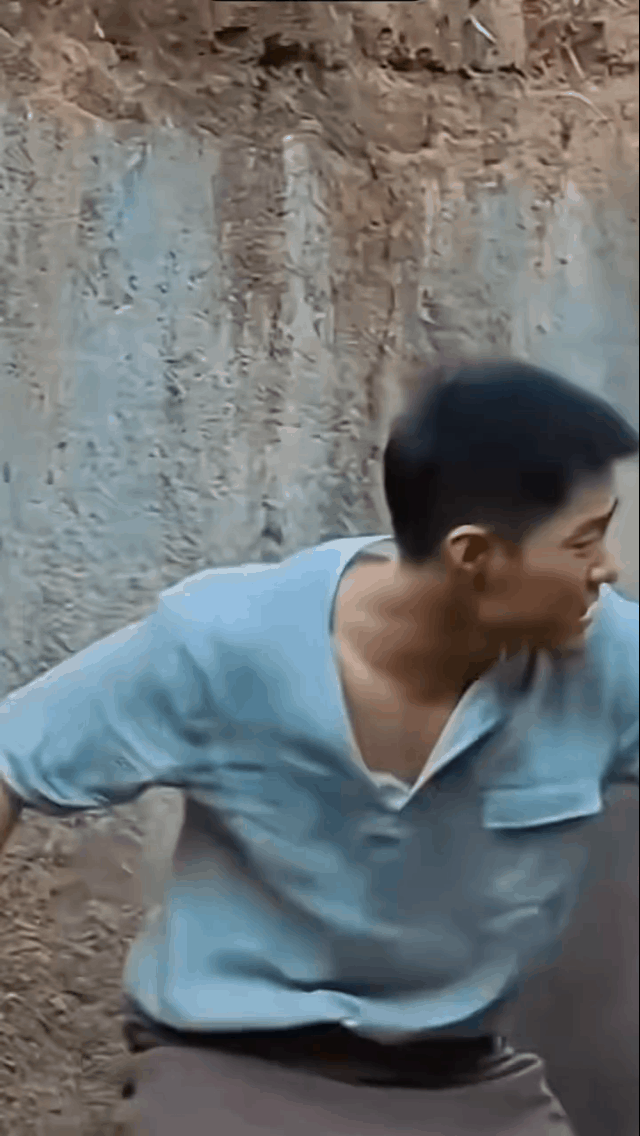 肖战莫得闲被老太爷打，求饶的方式好可爱“我屁股告个缺”，估计看过的孩子学会了这句