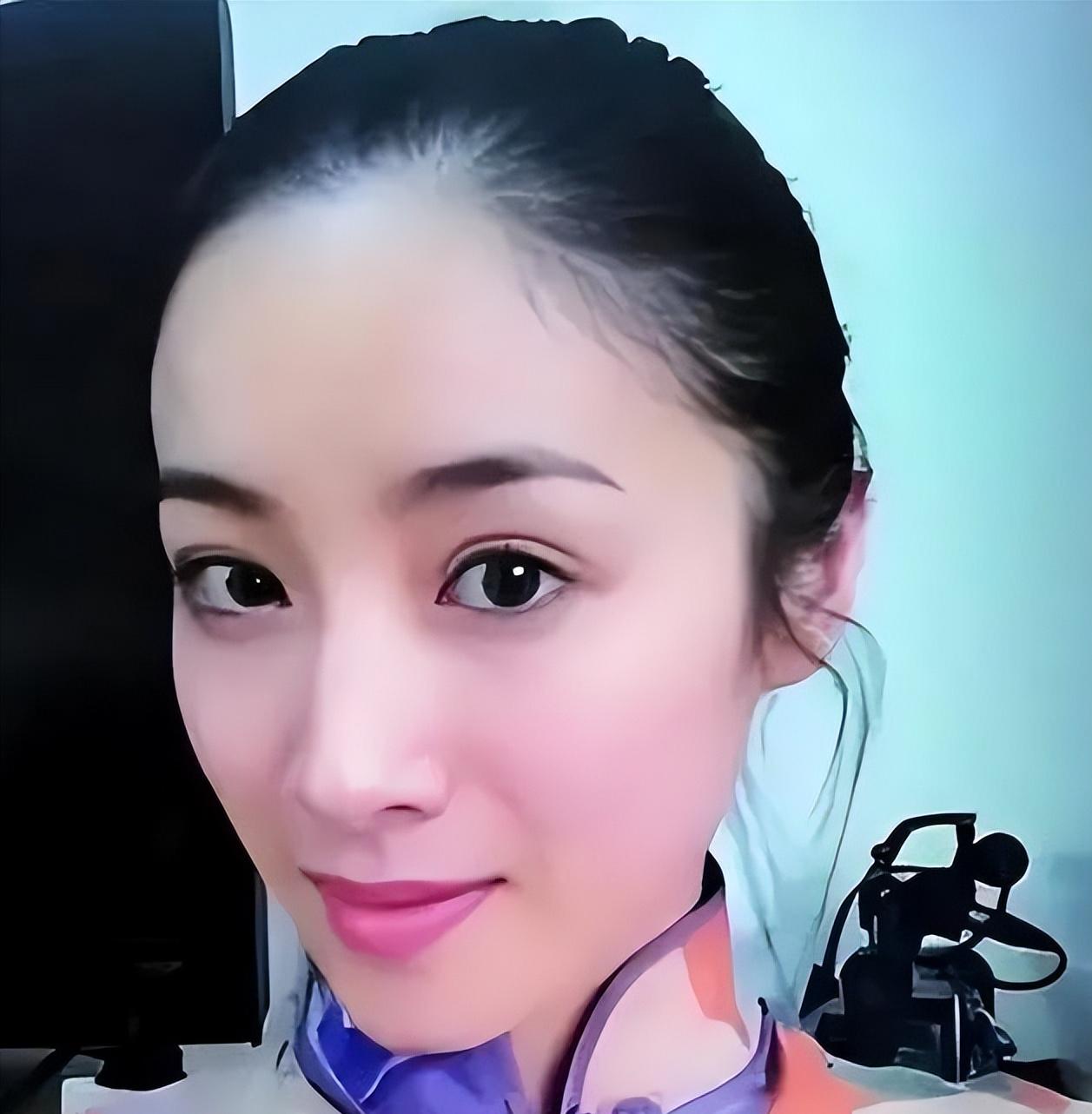 2012年，张艺谋把女演员何珺开除了，为了报复张艺谋，她举报了张艺谋超生。后来，