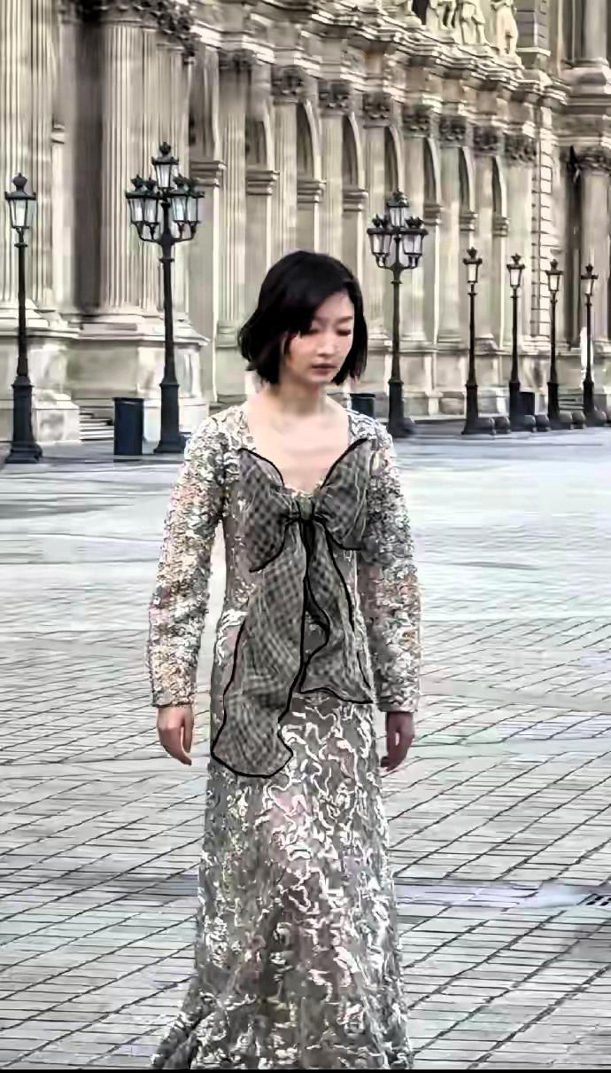 周冬雨又把自己推上了风口浪尖！总能让人找到“亮点”！