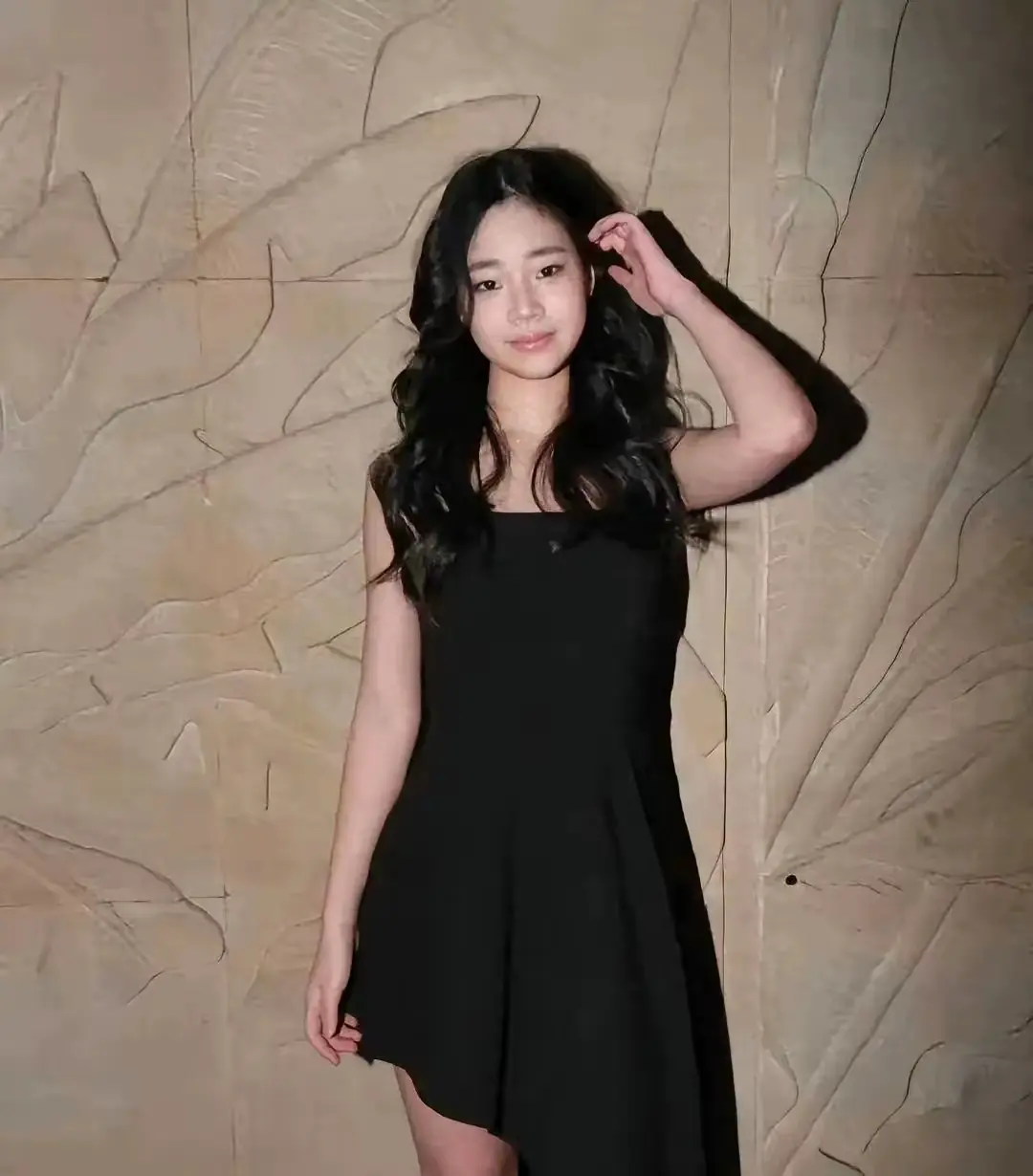 小S她家三个女儿都是走夜店性感风