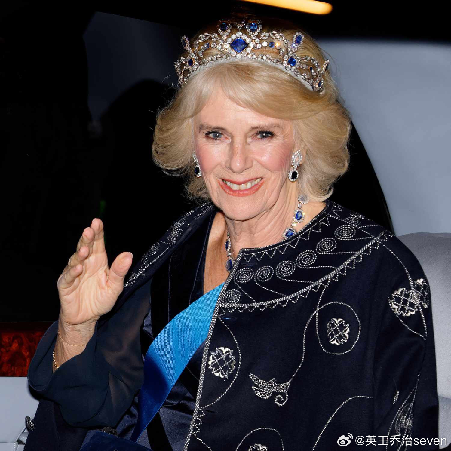 卡米拉王后【时尚】截至目前，卡米拉王后在查尔斯三世国王主持的八场国宴中，共四次