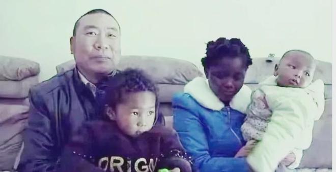 2017年，47岁的中国大叔，跟一个非洲女孩开玩笑：做我老婆怎么样？谁知，女孩的