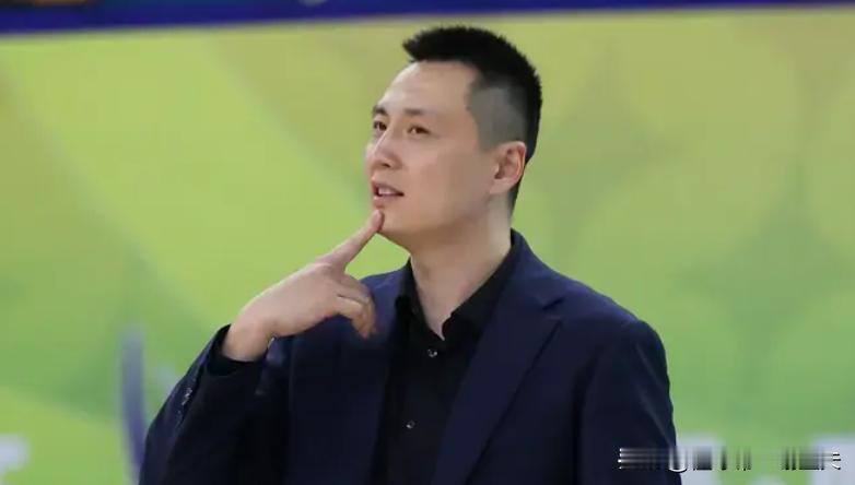 三战三败！恕我直言，广东宏远就算全主力出战，也不是上海对手！原因很简单，锋线差距