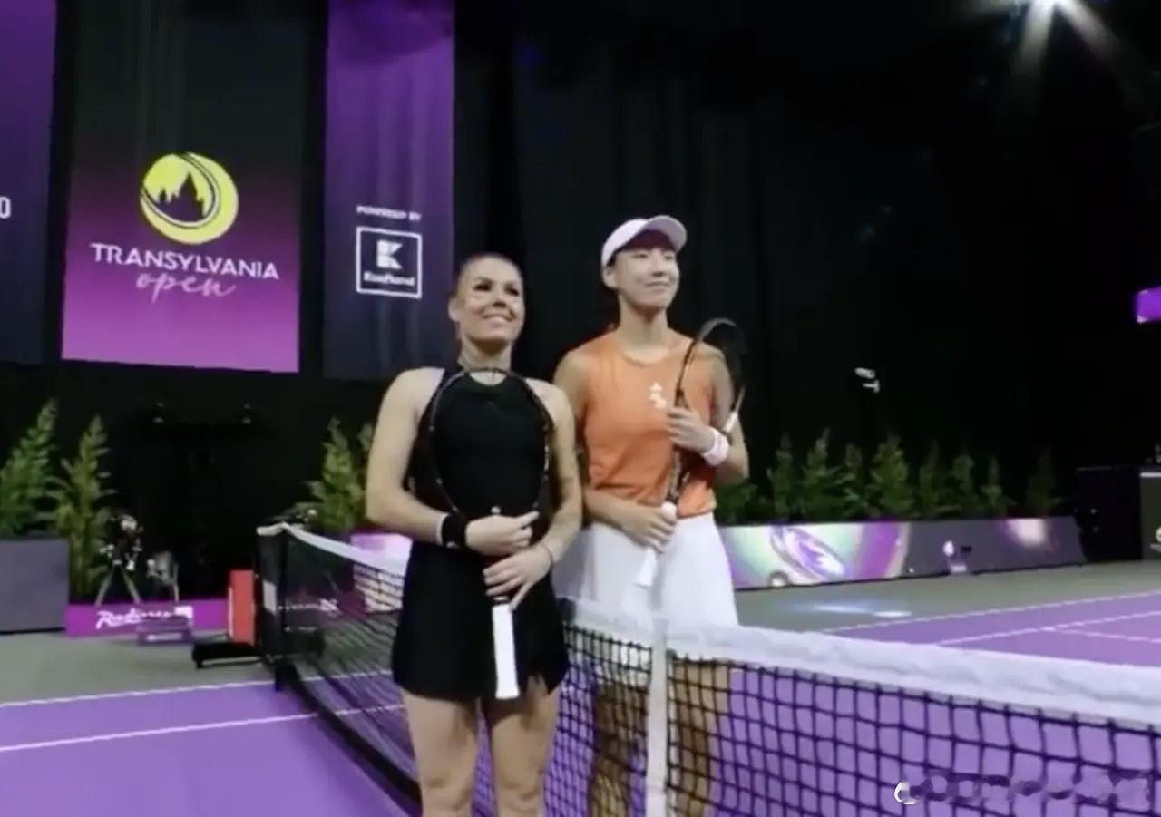 主动握手王欣瑜！乌克兰女将大爆冷+身披国旗1个月2次谴责俄罗斯乌克兰网球女将奥