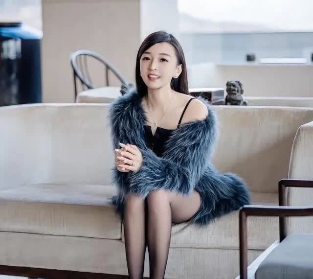 长得漂亮是优势，活得漂亮是本事最近保时捷销冠火了，91年的青岛女孩牟倩文，2
