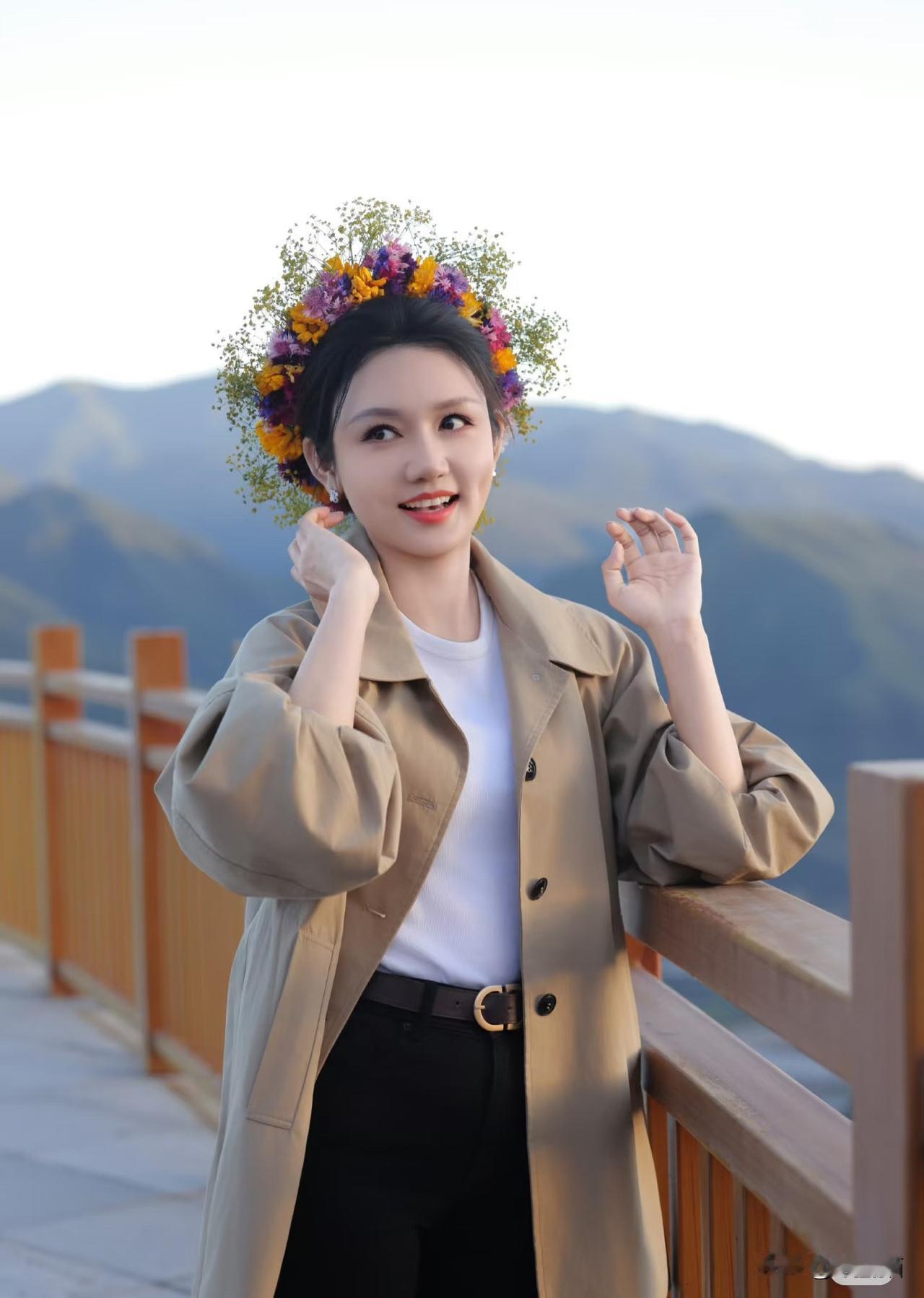 别被镜头骗了！你以为的央视才女龙洋，私下可能连车房都没有，还是个“月光族”。