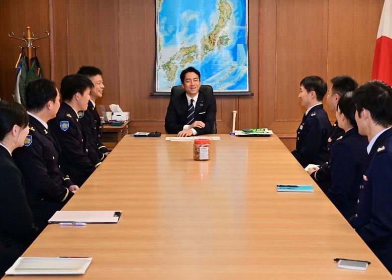 小泉进次郎：在日中关系面临困难时期，自卫队干部访华并与中方同行实地交流，对危机管