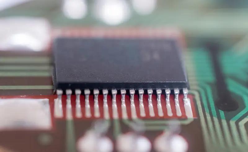 从海关总署公布的出口商品清单，能清晰看到中国外贸新变化。过去一年中国外贸顶压前行