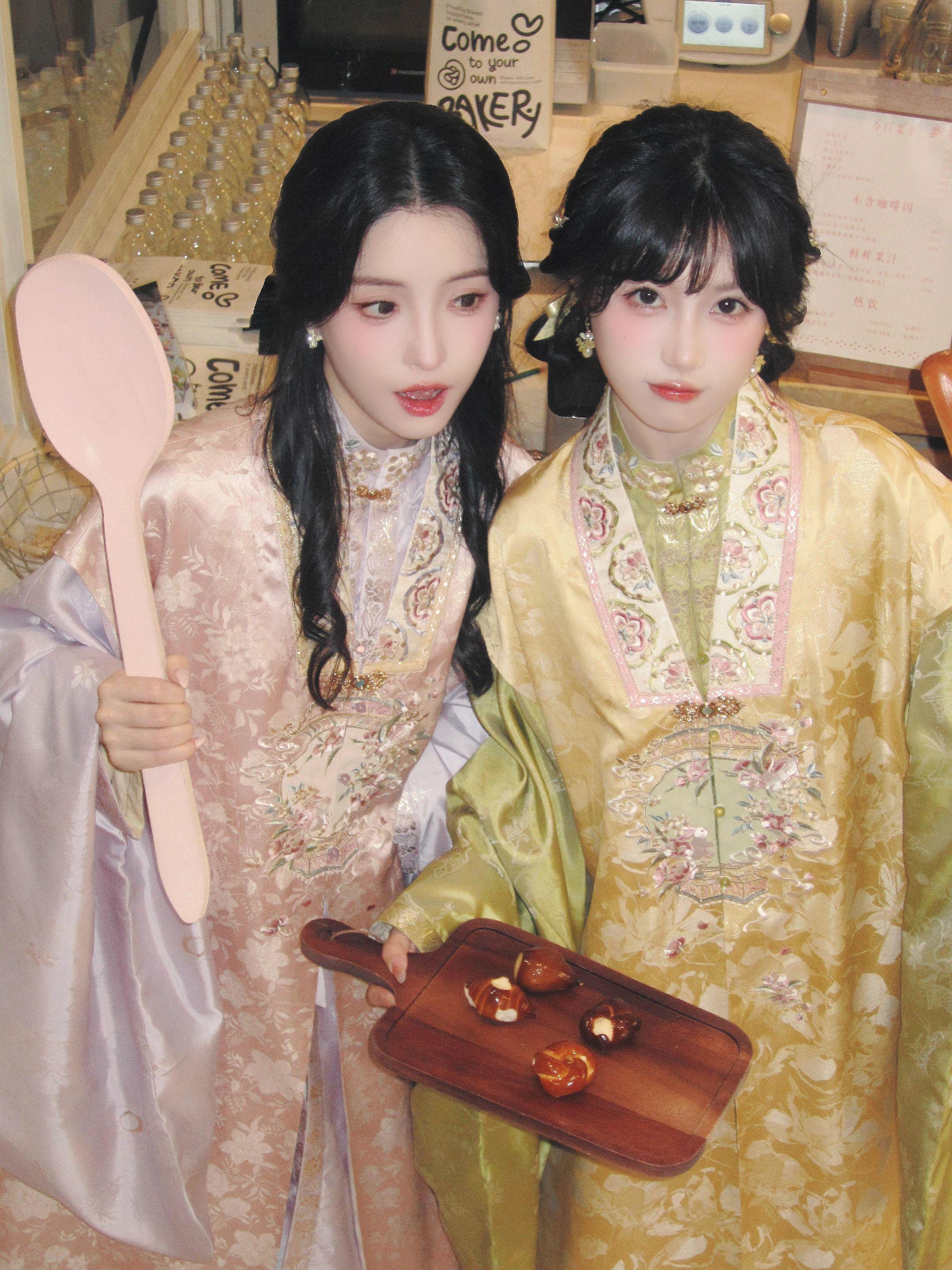 和好闺闺一起穿汉服就是双倍漂亮。