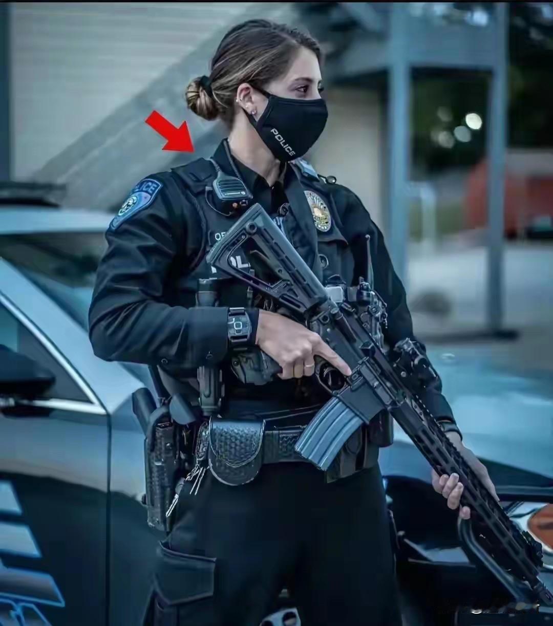 警察部门冲锋枪无用论，别拿流氓当标杆，尊重人权的国家干不来这事！