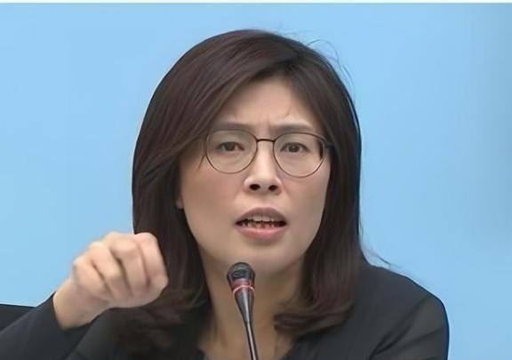 台湾郑丽文最近提了一个很直接的问题：如果有一天，我们真的和解放军杠上了，你们知道