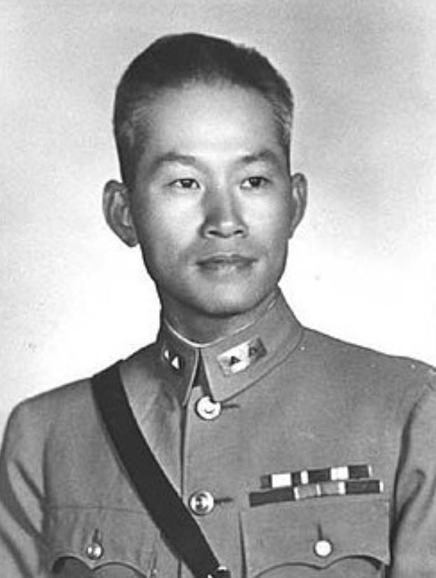 1951年，孙立人脱了衣服上床睡觉，习惯性地搂住老婆，却发现手感不对劲，他一怔，