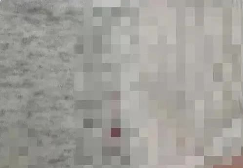 广东，一名女子晚上下班后在夜市买了一条裤子，回到家，她准备试一下的时候，却意外发