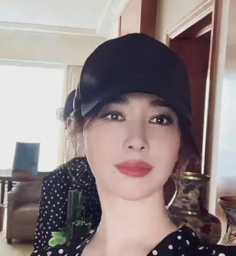 左小青医美很成功！也确实很美！但气质弄丢了！本来就是气质知性的大美女，整张脸看着