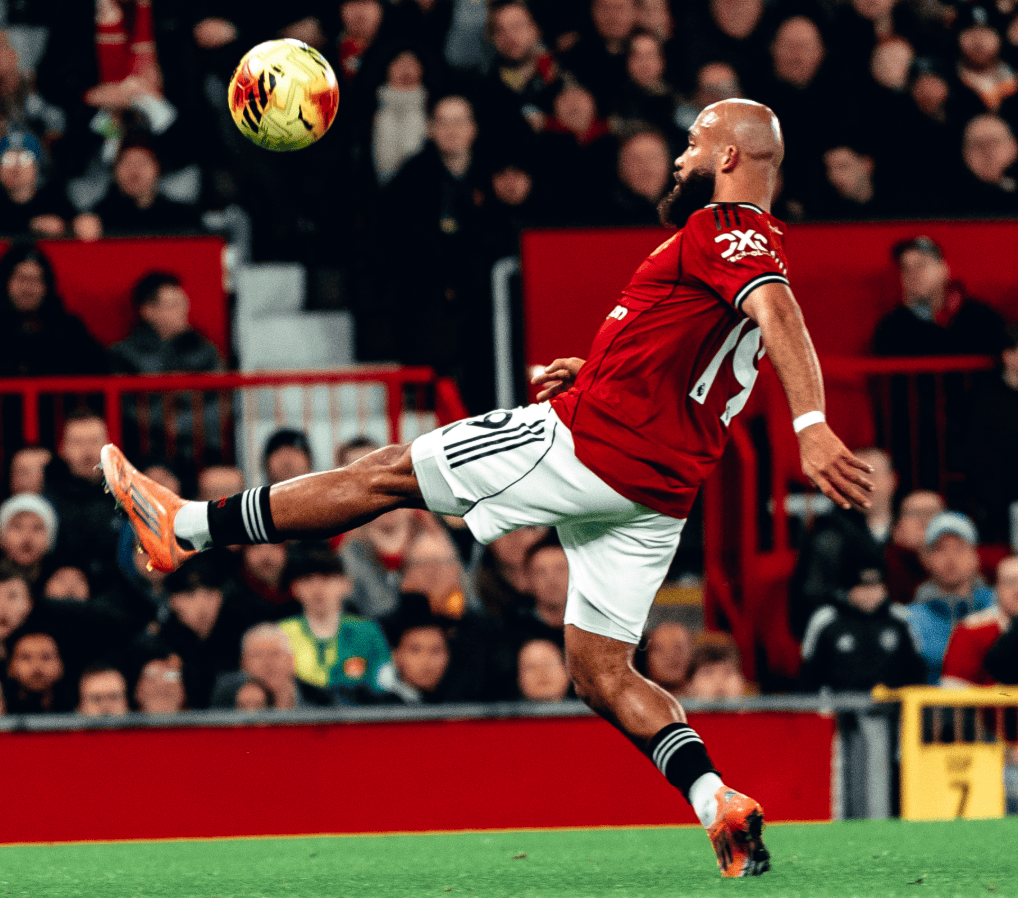 姆伯莫vs伯恩茅斯全场数据: 传球成功率78%, 射正2关键传球2