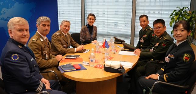 “希望欧盟尽早解除对华武器禁运”已成历史。国际军事合作办公室副主任访问欧洲，会见