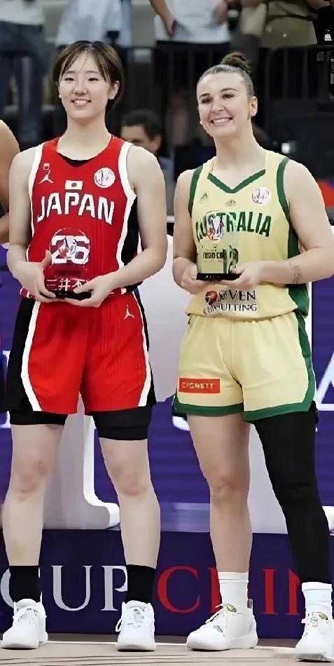其实这样的控卫比李缘更适合中国女篮！在本届女篮亚洲杯中，除了日本女篮控卫19岁