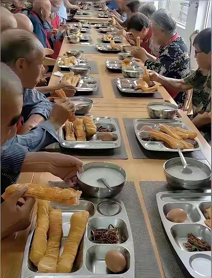 如果养老院每天都有这样的早餐供应，那么把父母送去也就放心了。