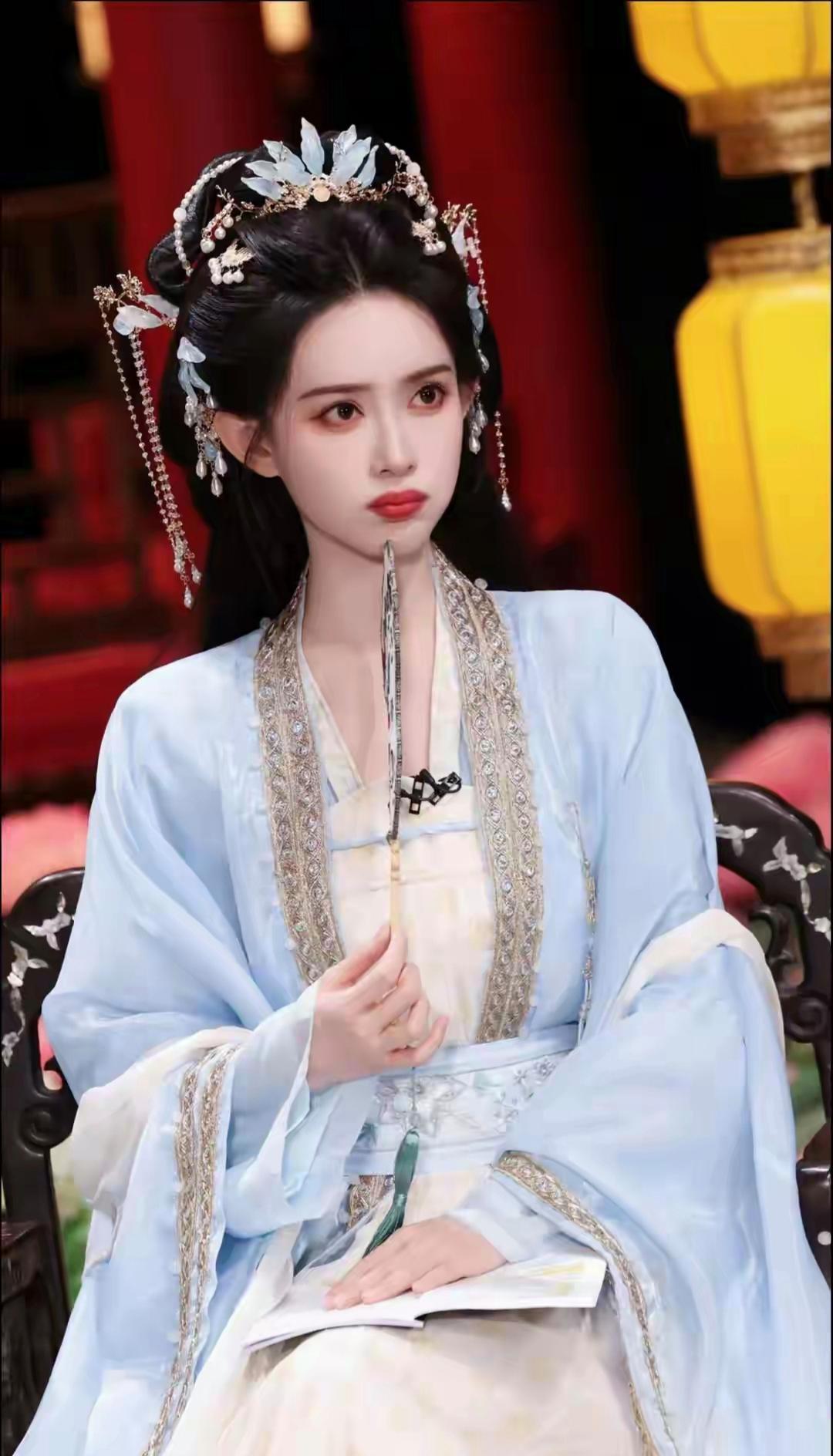 1.网传小林和笨蛋美人现在感情还挺稳，最近避嫌更多是工作需要。外面也有说法称，这