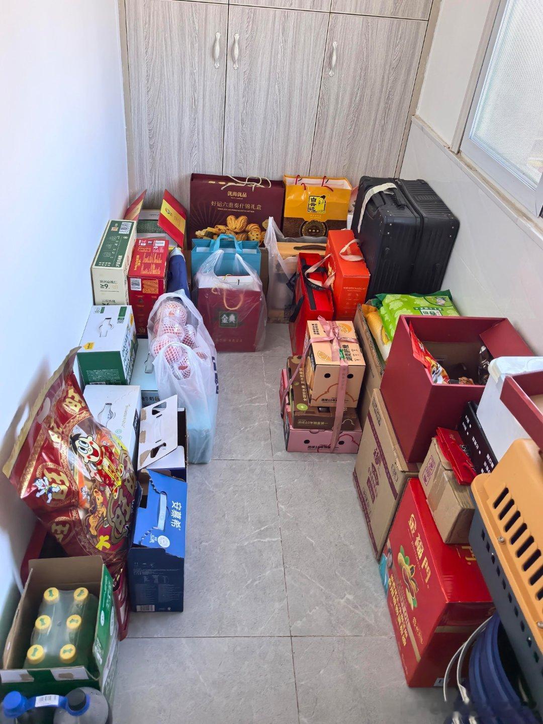 今年过年家里收礼现状吃不完，根本吃不完北京