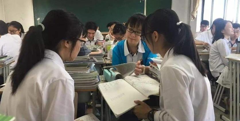 中考差不多的分数进入同一所高中，为什么很多人到高中后差距会越来越大？1、同样是