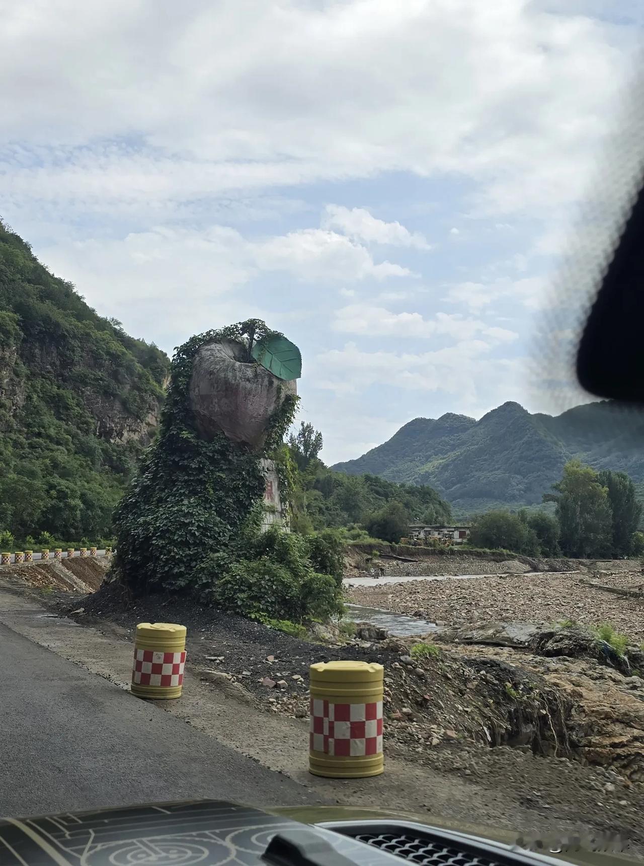 北京回兴隆洪水褪去满目疮痍北京管辖区域密兴路路况不错，河北段的234国道有