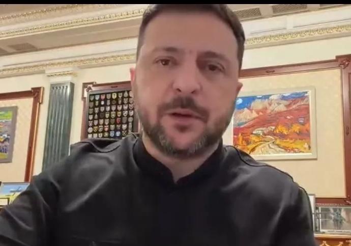 俄罗斯为啥不学美国那样去抓捕泽连斯基呢？那样不是一劳永逸吗？其实俄罗斯在俄乌冲