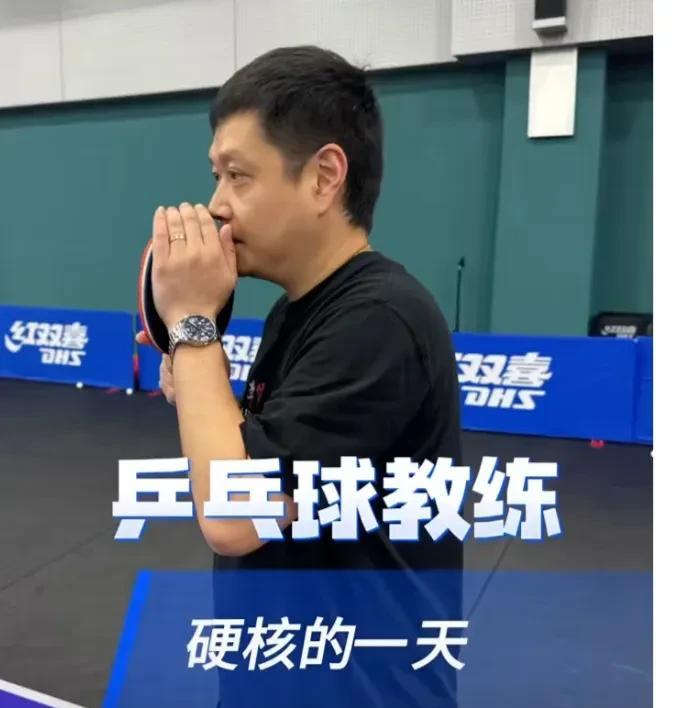 看看莎莎主管教练邱贻可在北京备战WTT美国大满贯赛的一天生活如下1.早上7:2