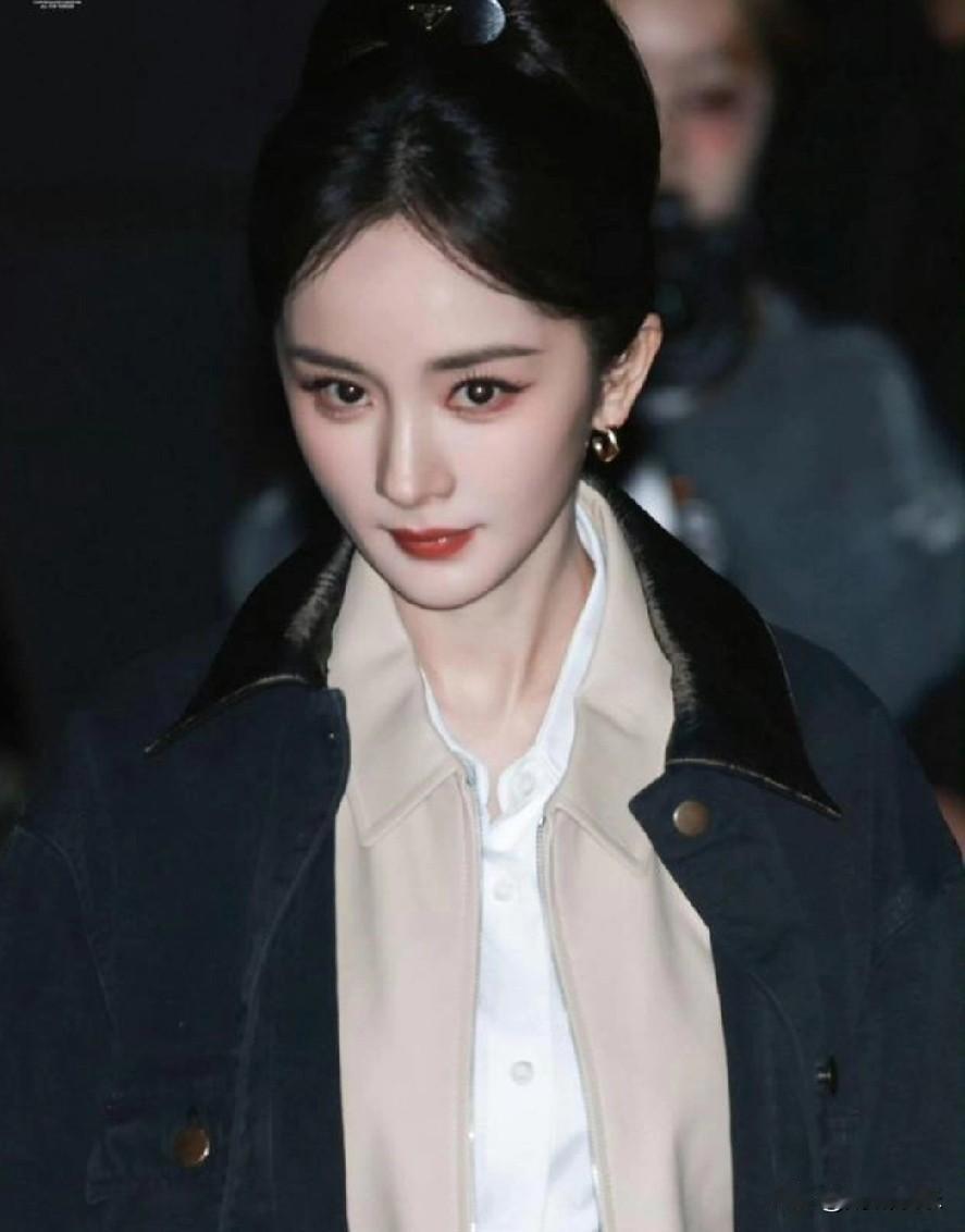 【杨幂新剧表情像被502粘住？网友：科技脸反噬太真实】救命！杨幂这波操作直