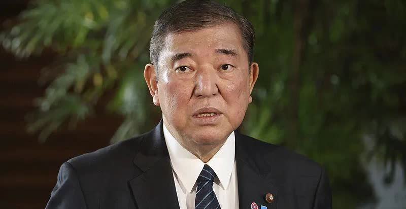 日本：真是一代不如一代大阅兵名单公布，日本前首相鸠山由纪夫赫然在。可是，