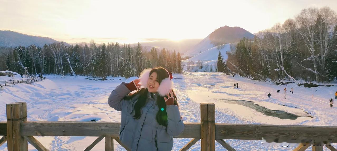 冬日的禾木，是被雪藏的童话世界❄️漫山遍野的白雪裹着错落的木屋