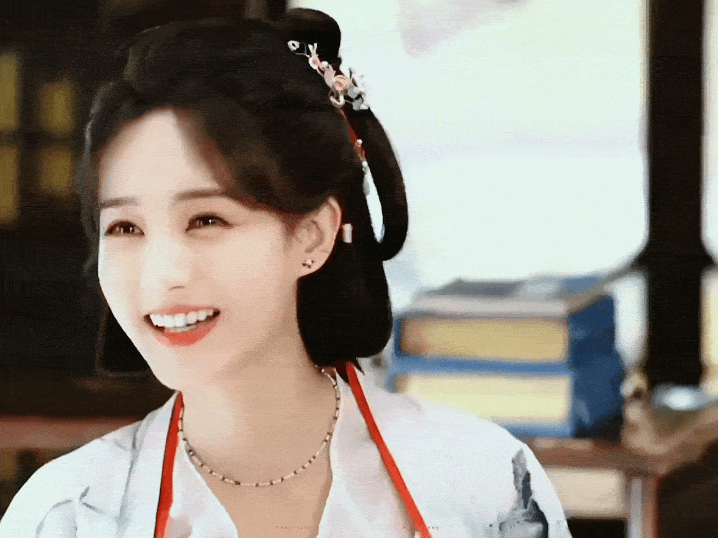 李一桐内娱赚钱内娱花范云在剧里精打细算的样子还在脑子里，李一桐转头就包场请客。