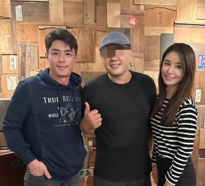 林心如夫妇冬至聚餐！两口子素颜似30岁，霍建华微醺憨笑​​​