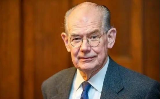 离了个大谱！美国国务卿嘴上强硬，心里却比谁都清楚：美国根本不是中国的对手！ 