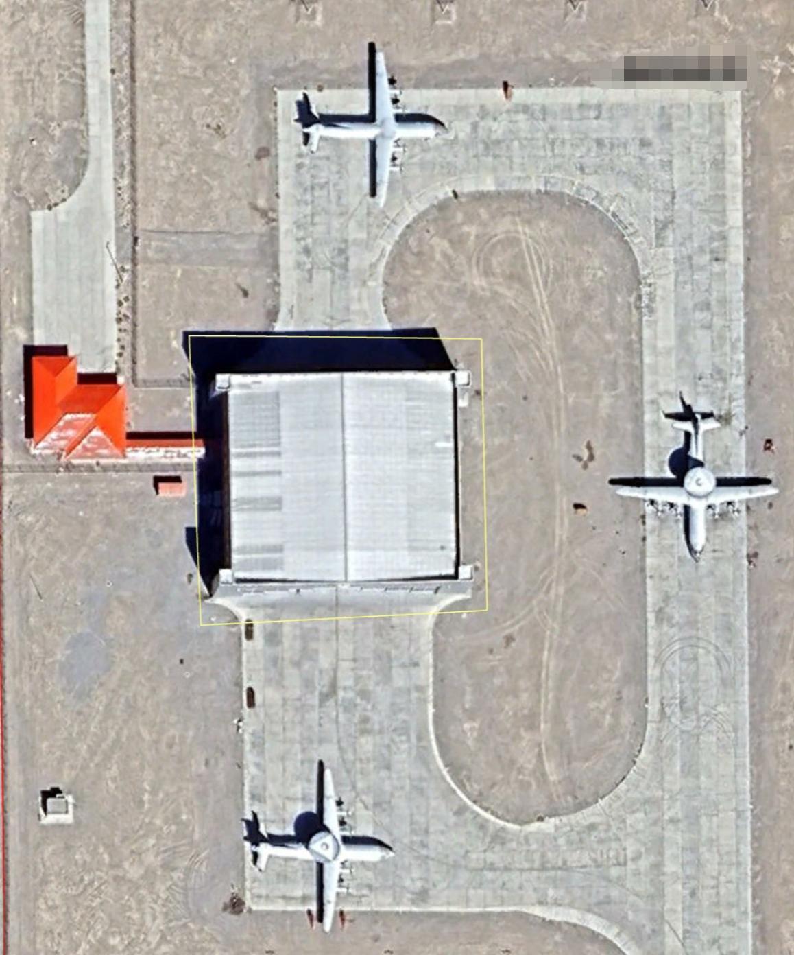 9架预警机，亮相西部某机场。有网友说，这个机场离印度很近。网友可能忽略了，这