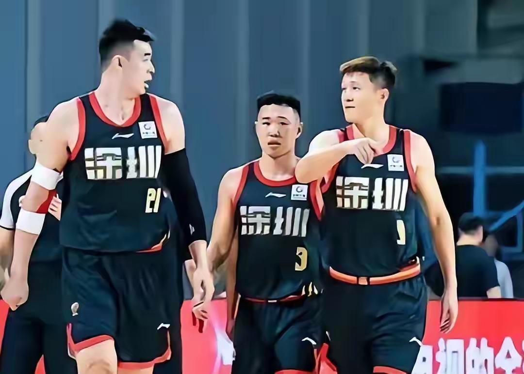 现在广大球迷非常好奇，深圳男篮最后一轮会放在广州龙狮吗？现在深圳的南非常尴尬，要