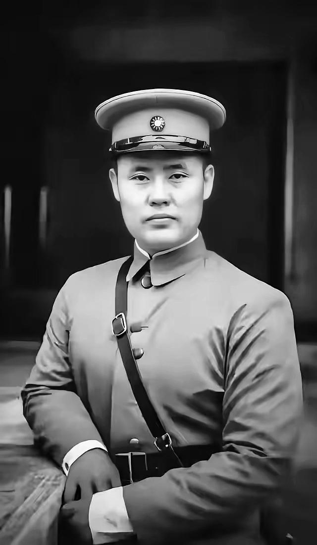 1949年，蒋介石因傅作义促成北平和平解放，密令毛人凤暗杀傅作义。毛人凤派出