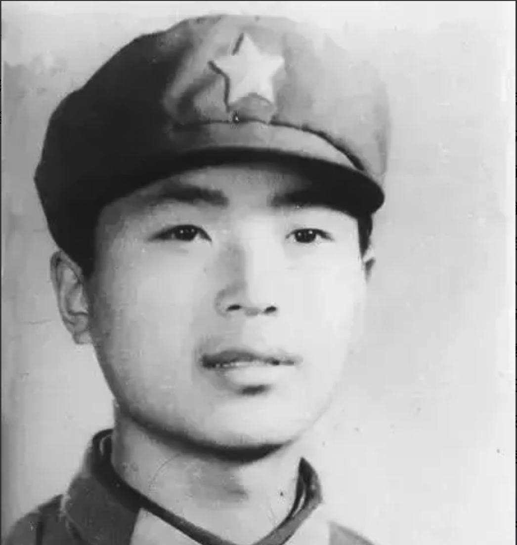1985年，17岁的顾克路，被越军炮火炸成两截，但他还在战斗，最终因失血过多牺牲