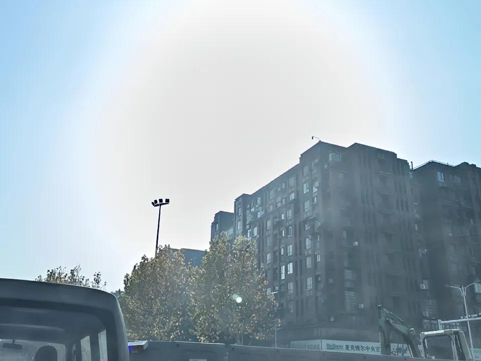 长沙的天气又要开启“刺激模式”！前几天还暖意融融，19日最高温甚至能冲到22-2