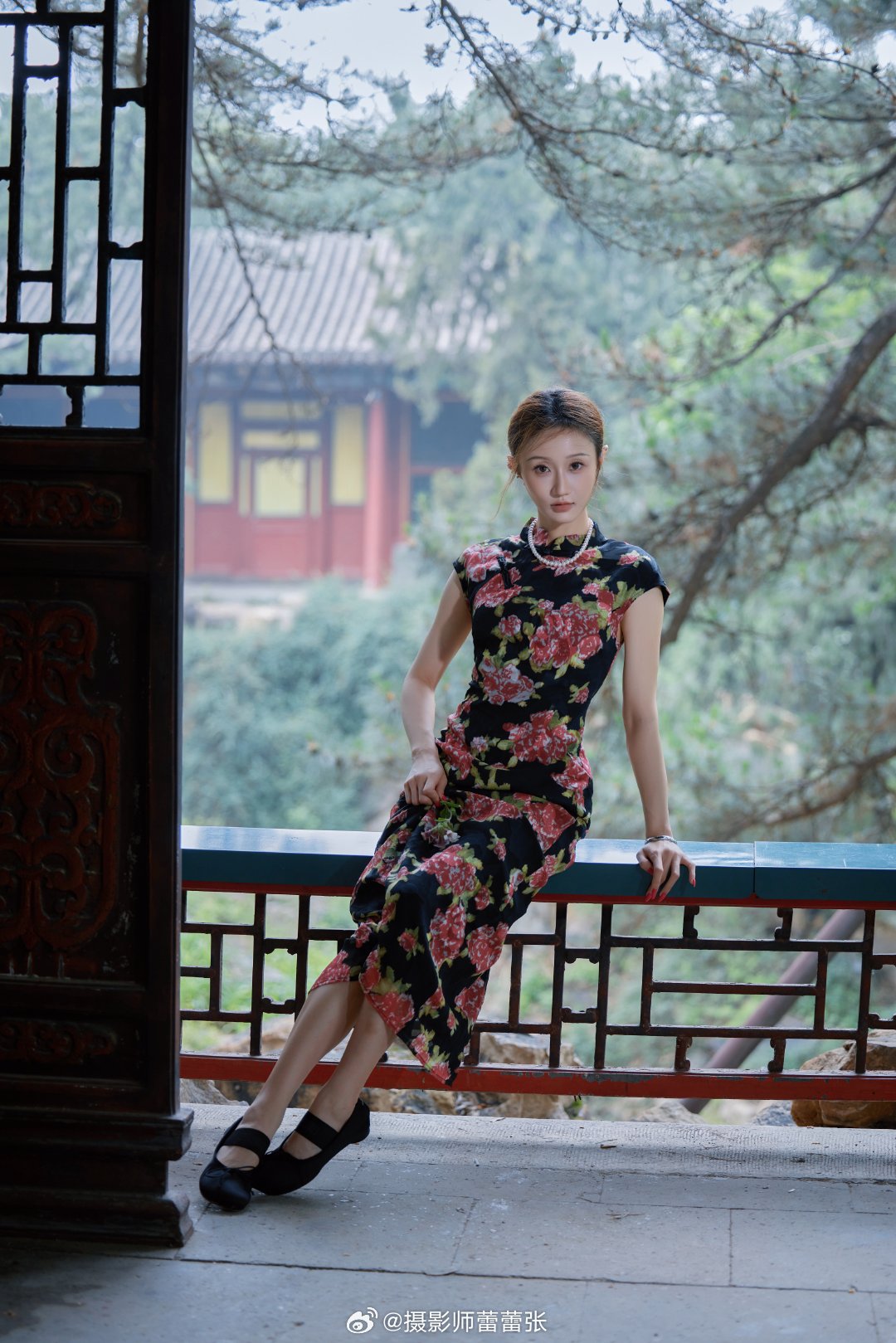 客片，一天拍了两组。上午主题是旗袍，下午是古风小唯仿妆累但狠开心！开心的是每次拍